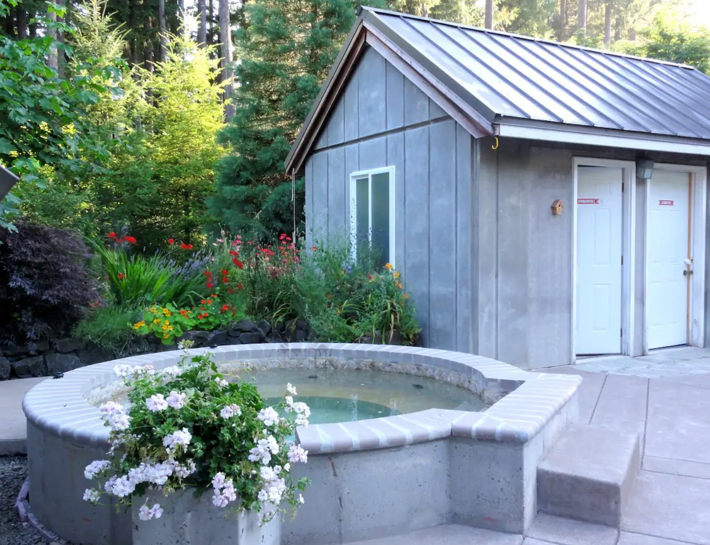 The hot tub surrounded by flowers